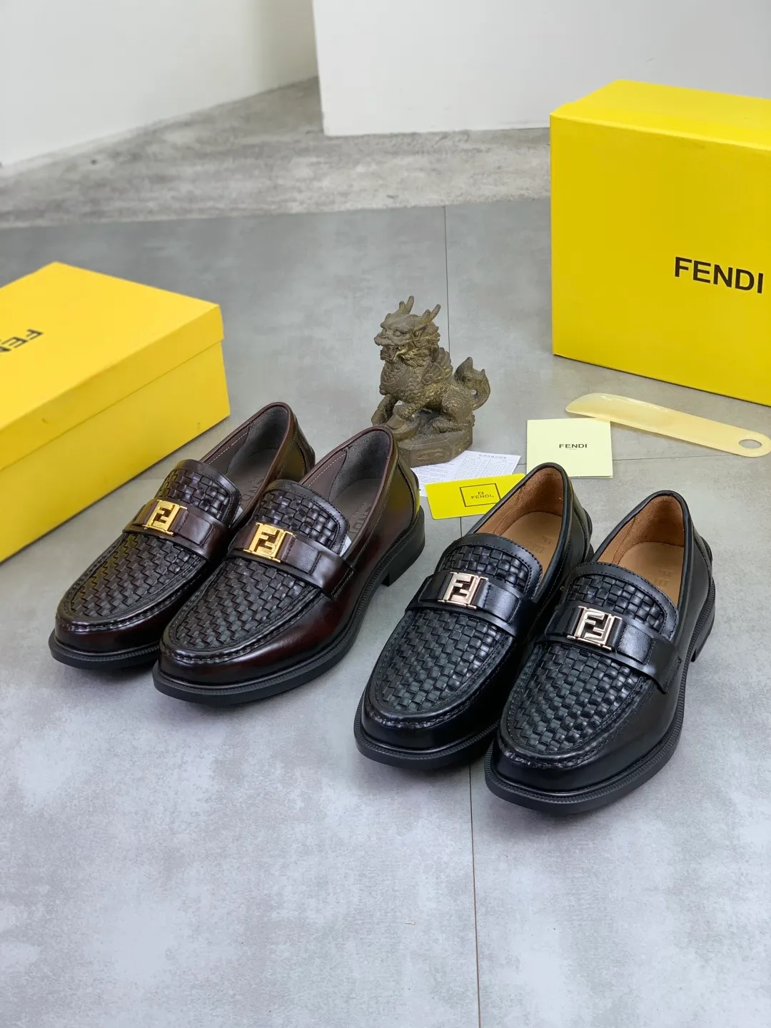 ​Men's shoes 💰P480💰[New model] Water dyed cowhide 🆘 The latest FENDI (Fendi) new casual leather shoes 🕶️🕶️Simple routing effect, showing an elegant and cool driving shoe 🎬Made of Italian 🇮🇹 imported calfskin + first-layer water-dyed cowhide lining🐂Excellent material🎬Detailed workmanship 🤗Comfortable foot feel➰➰. ​Pair it with any outfit to show your taste and temperament, low-key luxury ♻️Design ​simple and elegant ​noble and fashionable 🍃​Very loved and favored by trendy men 💓❤️Size: 38-44 2⃣️colors available
